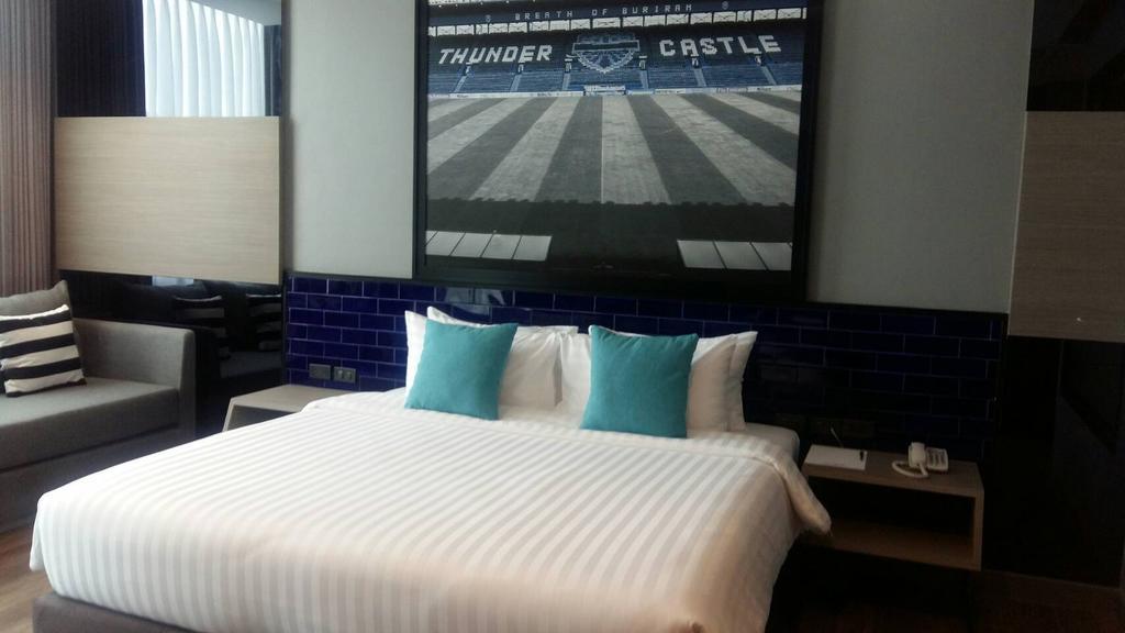 The Crystal Hotel Buriram - Formerly X2 Vibe Buriram Dış mekan fotoğraf